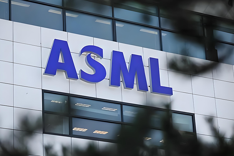 ASML第一季度财报亮眼：营收飙升至53亿欧元，净利润突破12亿