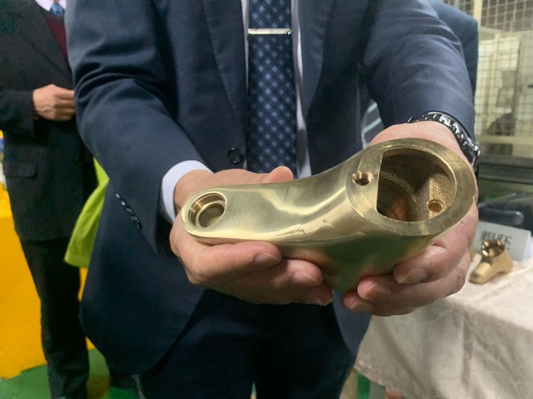 3D视觉攻克最难研磨的水龙头　机器手臂锁定水五金产业600亿商机