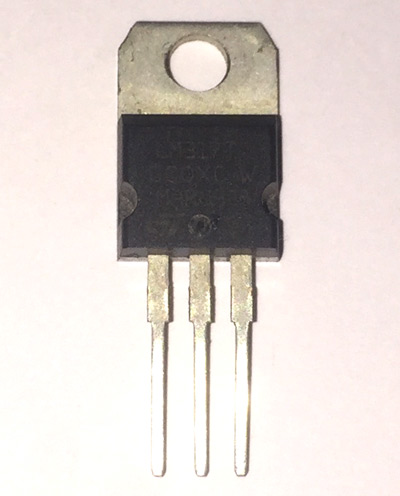 LM317 可变电压调节器的引脚配置_特征_替代型号_使用方法及应用
